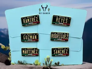 last name, surname pin for caps, apellidos pin, hat accessories, pins de apellidos para gorras