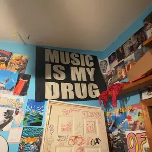Music Is My Drug Flag, 3x5 Feet Outdoor Wall Banner, Dorm Room Decor, Decoration Items, Home Decoration Tapestry, Indoor Use, Suitable for Bedroom, Study Room