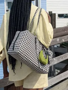 Cute Shoulder Clutch Bag with Charismatic Keychain, Casual Shoulder Bag, Perfect for Shopping, Outdoor Travel, Daily Wear, Large Size, Nylon Material, Everyday Shoulder Bag, Fashionable Casual Bag