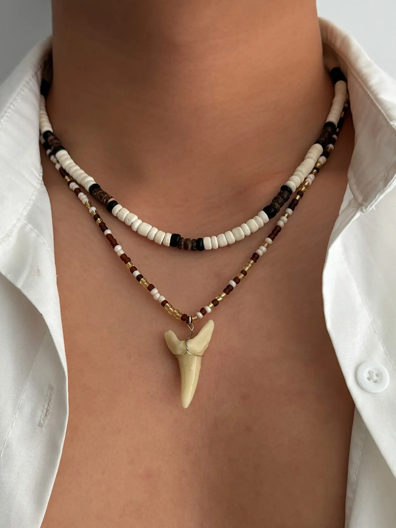 Fashionable Shark Tooth Pendant Necklace for Men, Summer Coconut Shell Wood Bead Chain, Eco-Friendly Lockbone Necklace, Trendy Charms Necklace, Trendy Accessory, Fashionable Accessories