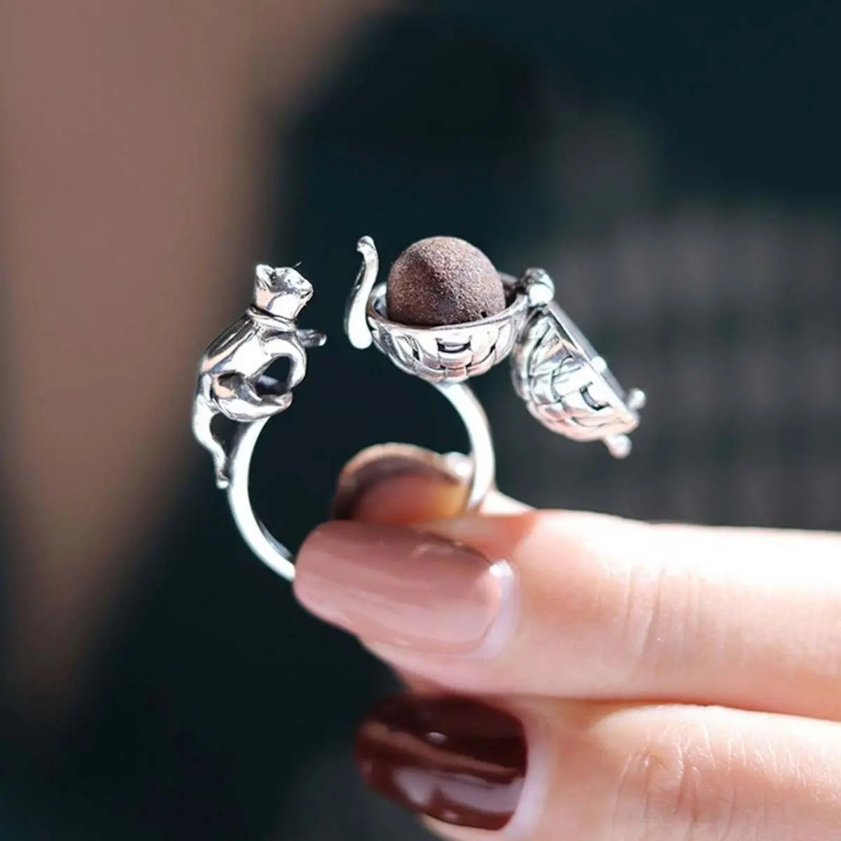 Women's Retro Hollow Open Ring - Vintage Embossed, Unique Artificial Gemstone Jewelry, Openable for Incense Pills, Ideal for Everyday Wear, Vintage Embossed Ring, Unique Rings