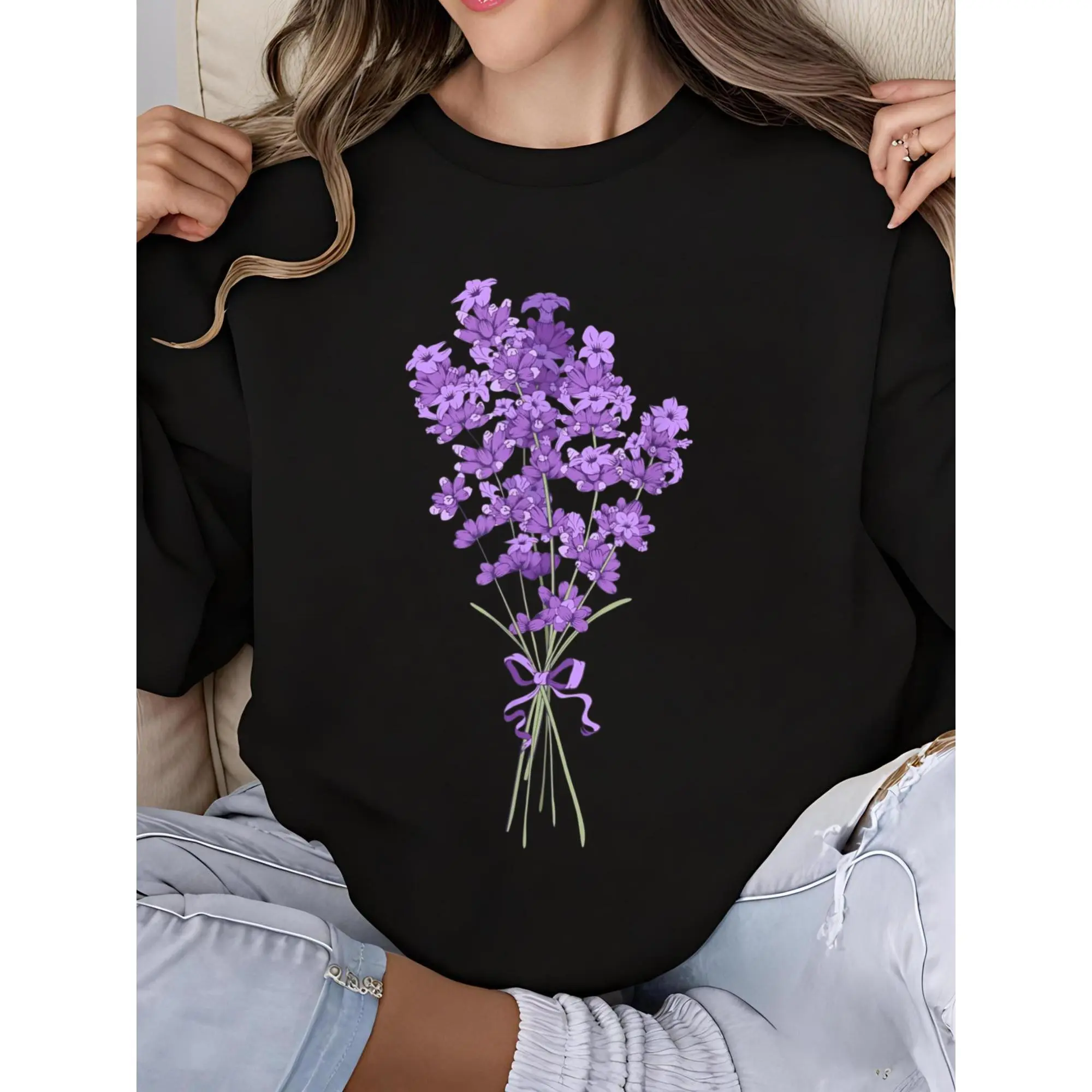 Women's Lavender Purple Wildflower Print Crew Neck Long Sleeve Sweatshirt - Soft, Flowy, Fitted Casual Comfort Cozy Floral Blossom Top for Her, Round Neck