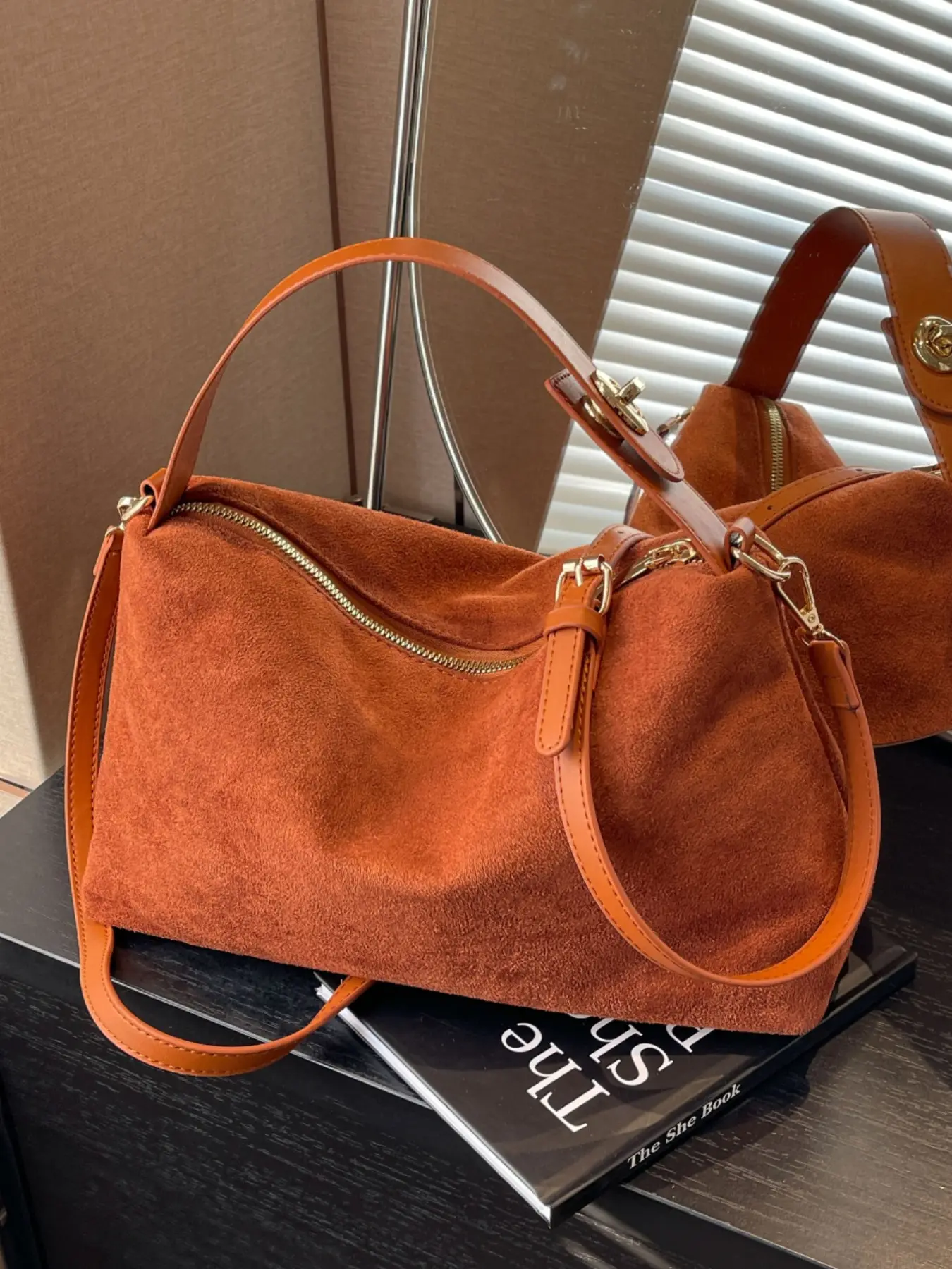 New Suede Pillow Bag with Trendy Shoulder Strap Buckle Lock, Large Capacity Crossbody Handbag, Simple Vintage Style, Casual Handbag Satchel, Stylish Crossbody Bag, Fashionable Casual Bag, Everyday Crossbody Bag