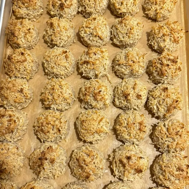 party combo tray with 40 cocadas charola
