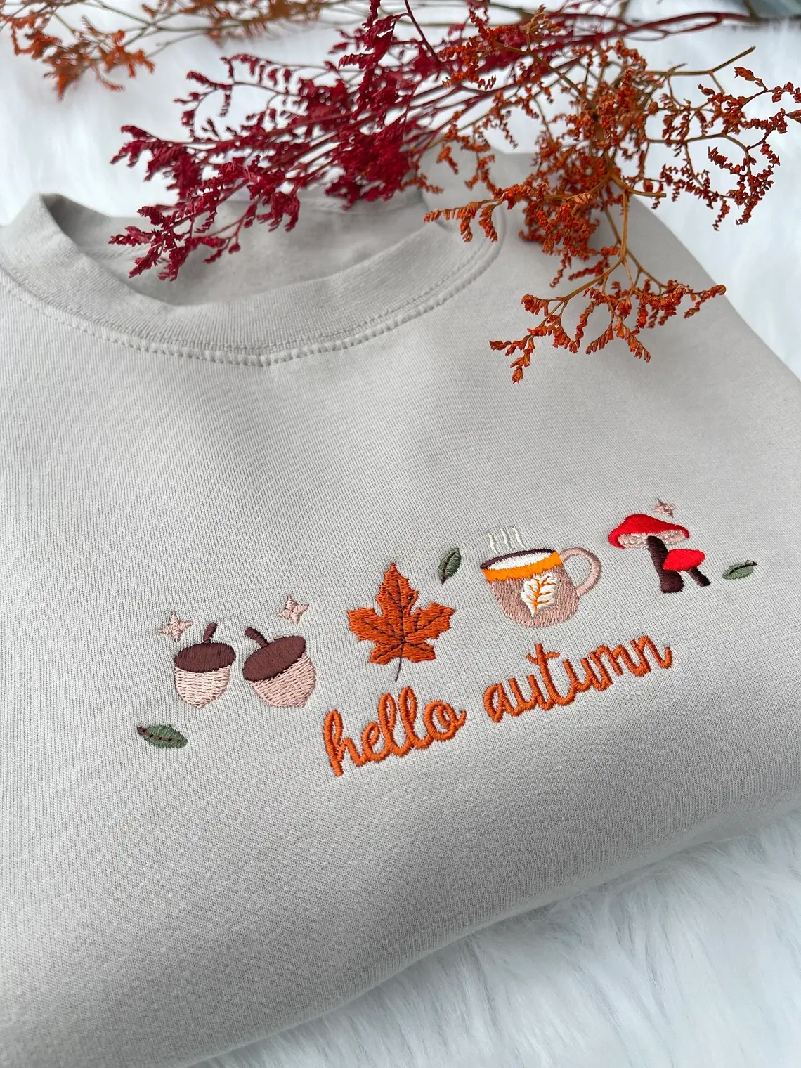 Cozy Embroidered Falling Leaves Sweatshirt - Perfect for Autumn and Thanksgiving
