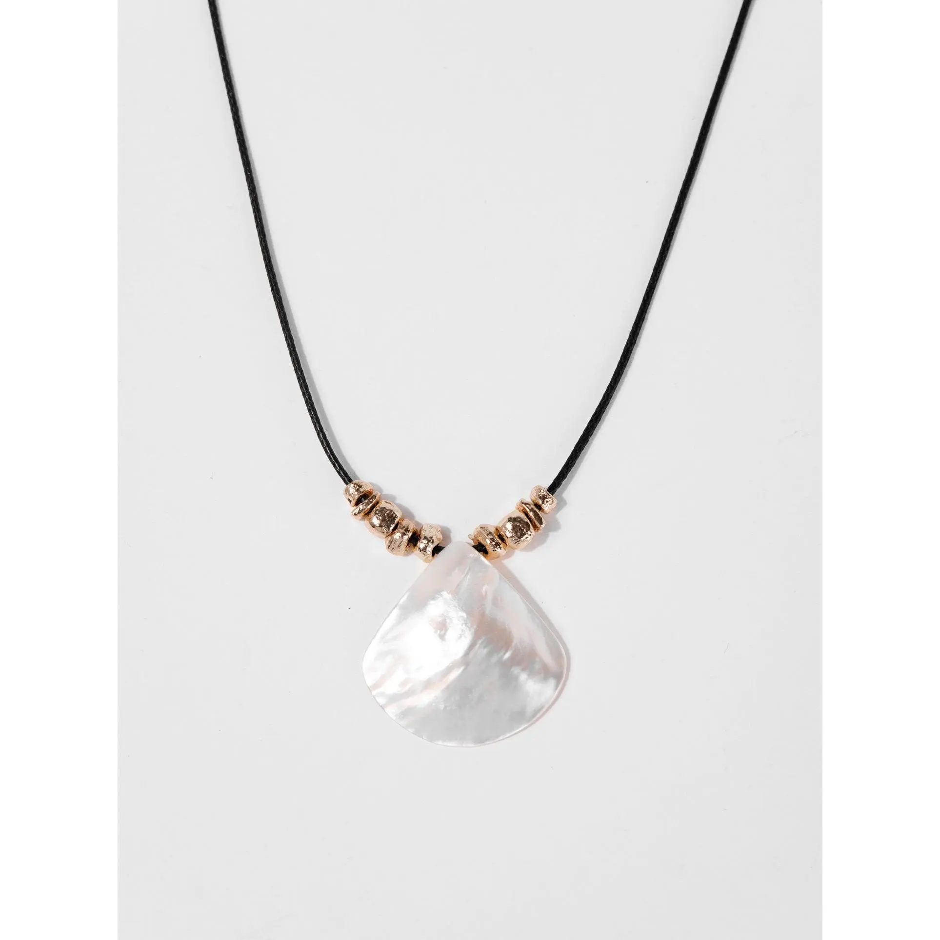 Wendy Pearl Pendant Necklace