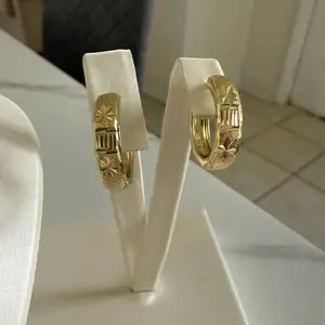 Hermosas argollas de mujer de oro laminado