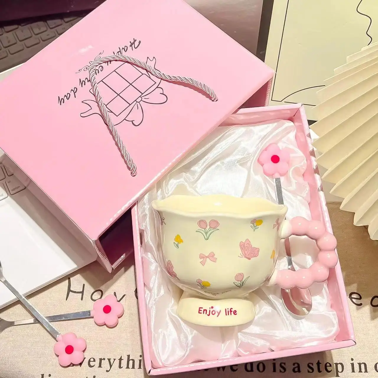 Girls Souvenir Coffee Mug Household Ceramic Cup High Quality Cup Mugs Coffee Miilk Cups Water Cup Birthday Gift Creative Flower