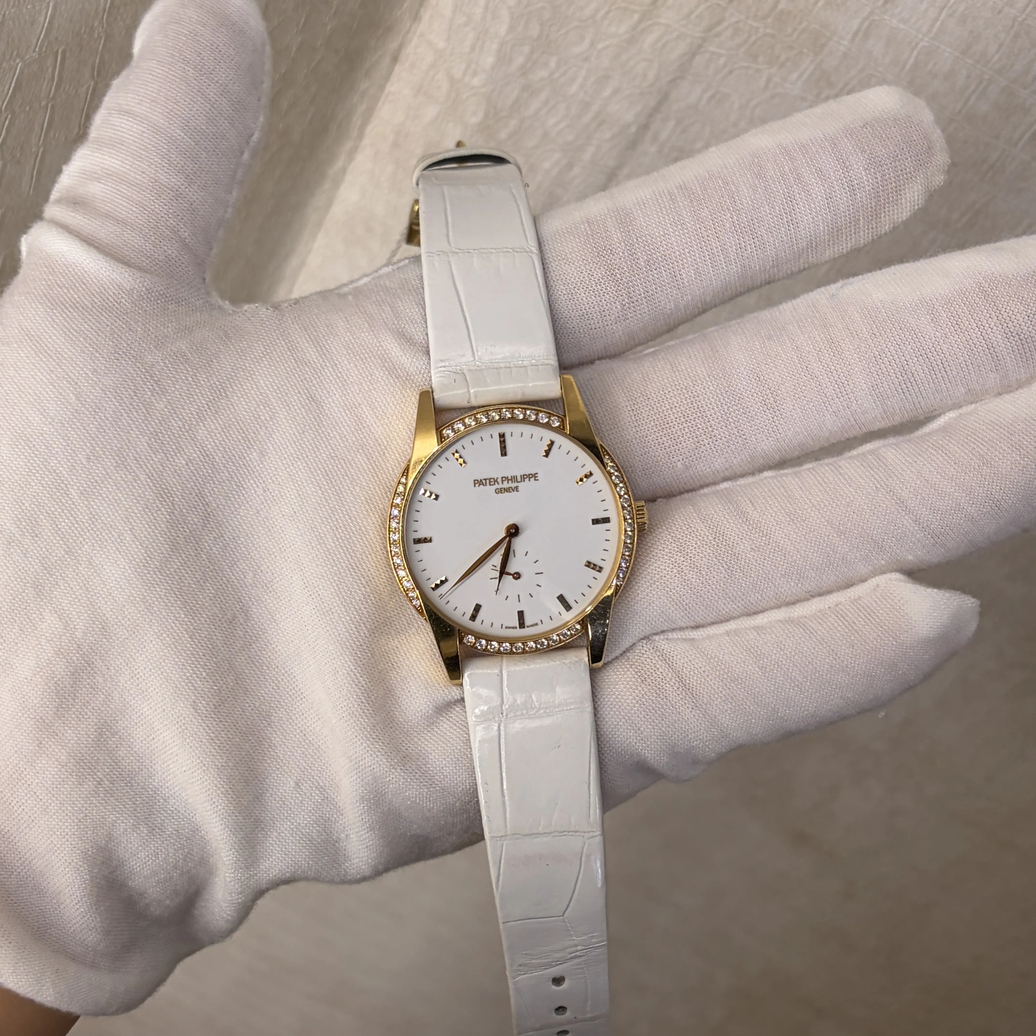 Patek Philippe Calatrava 33mm 7122/200R-001 Manual Wind White Dial 18K Rose Gold Diamond Women's Watch WHT032223