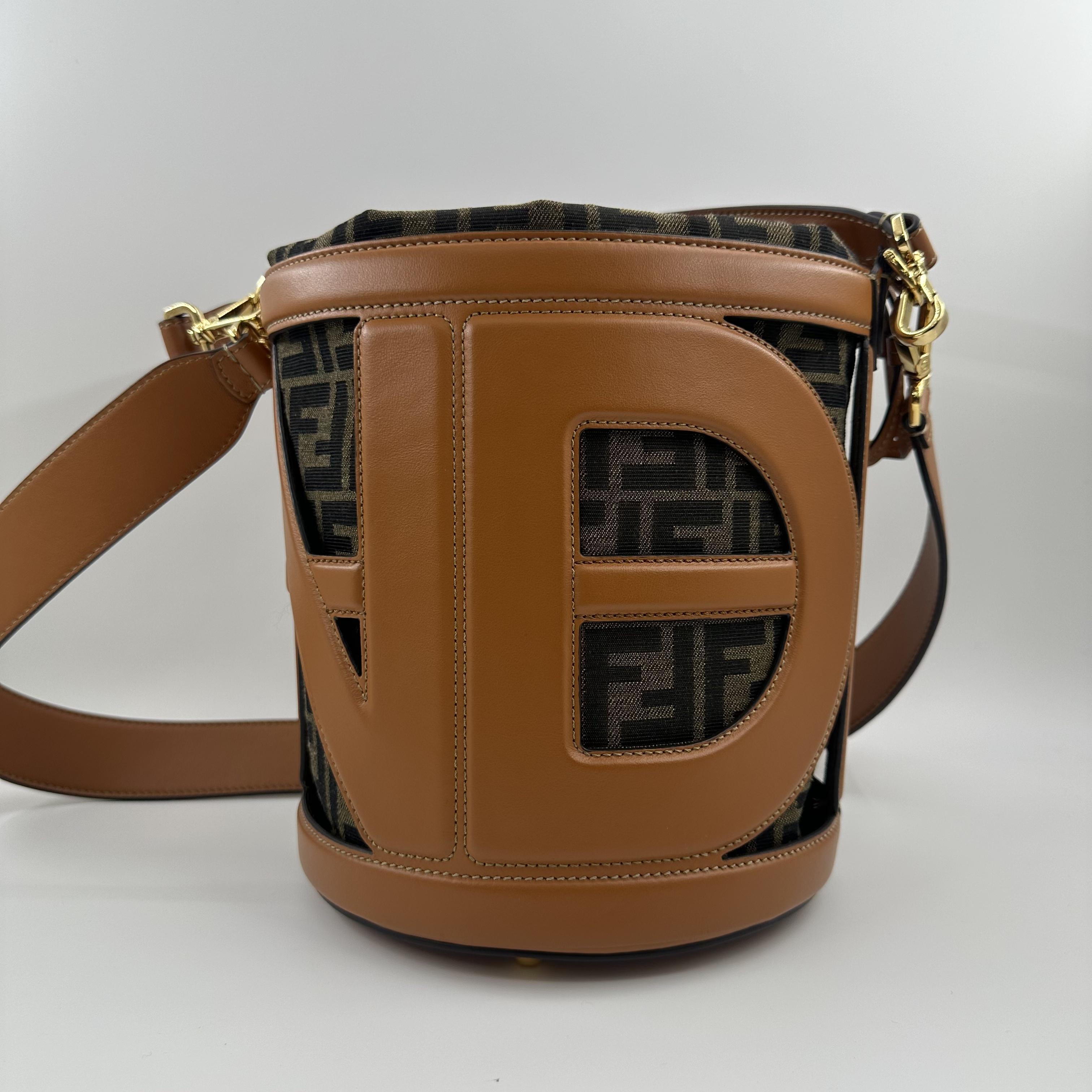 Pre-owned FENDI canvas leather bucket tote shoulder/handbag