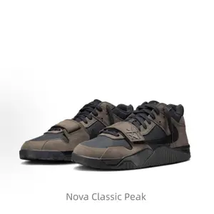 The hook-shaped round-toe basketball shoes are comfortable, versatile, shock-absorbing and anti-slip, with a low top in deep Mocha black for both men and women