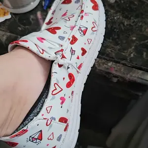 Women's Cartoon Heart Print Low Top Trending Sneakers, Cute Casual Canvas Shoes for Comfortable Everyday Wear, Perfect for Valentine's and Halloween