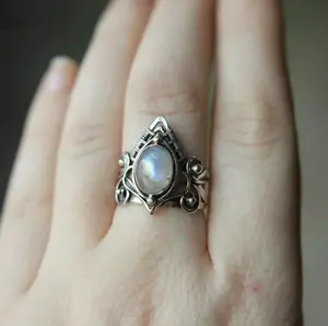 R396- Beautiful Tibetan Indian Vintage Ring