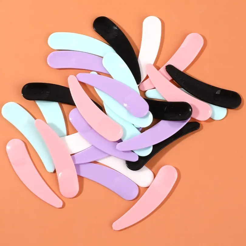 50 Pcs Reusable Makeup Spoons, Ideal for Easy Application of Creams and Lotions, Face Mask Spoon, Eye Cream Massager, Plastic Material