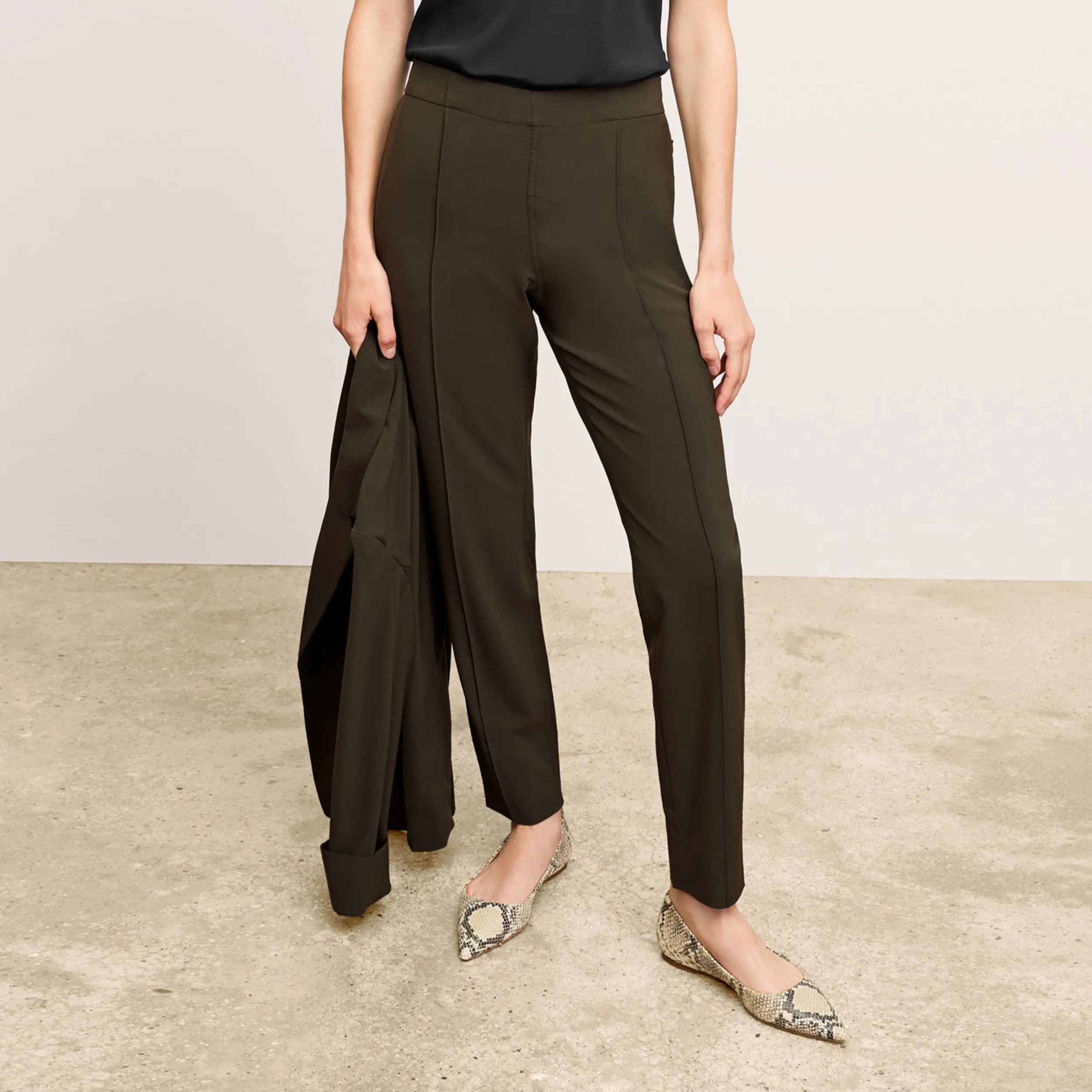 Colby Travel Pant - OrigamiTech :: Olive