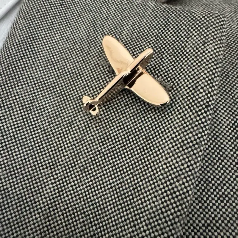 Elegant Airplane Lapel Pin Stylish Men's Fashion Accessory Gold-Tone Brooch for Stylish Looks