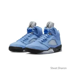 Retro college blue colorway, blue and silver color scheme, casual, sporty, versatile, durable and comfortable basketball shoes