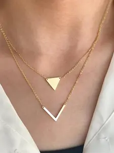 A simple and elegant geometric triangle V-shaped double layered pendant necklace is suitable for daily wear, vacation and dating occasions, and is also a surprising and exquisite small gift