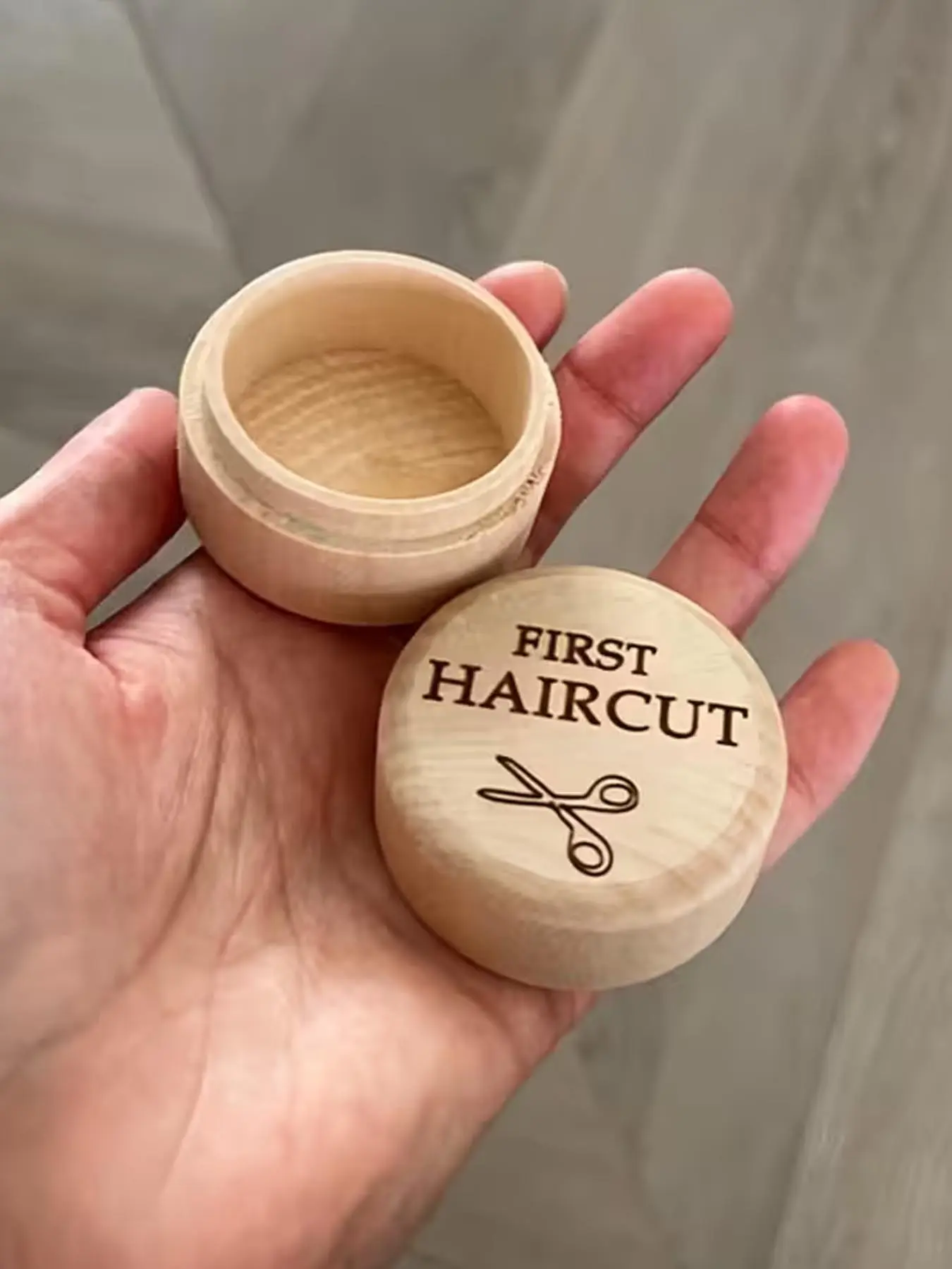 1pc Log Fetal Hair Commemorative Box, The Perfect Gift for Newborn Parents, Portable Wooden Hair Souvenir Storage Box, Baby Haircut, Save The First Memory Safekeeping, Lightweight and Simple Design, Haircut Collection Commemorative Box