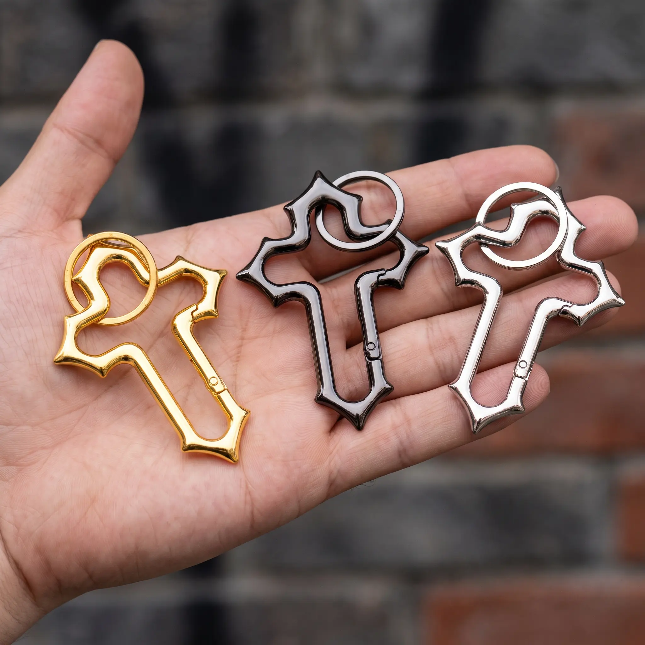 【Back to School】Unisex Gothic Cross Metal Carabiner Keychain, Solid Zinc Alloy, Heavy-Duty Belt Loop Accessory, Bold Streetwear Fashion Keychain Clip-MM1