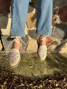 Huarache sandal lace up embroidered beige color/ leather sandals women/ huarache shoe women/huarache flats women/ Mexico huarache women