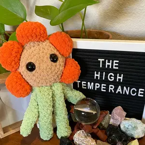 Blomma Momma: Crocheted Plushie Flower Pal - Stuffed Amigurumi Sensory Friendly