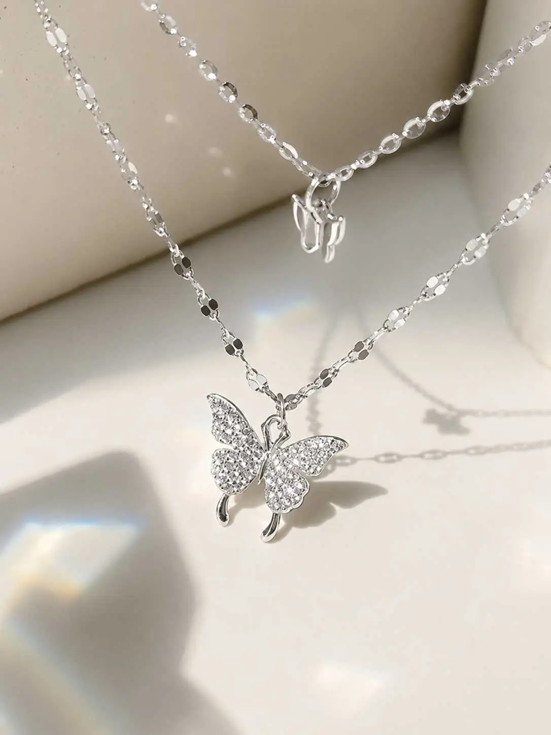 Sparkly Rhinestone Butterfly Necklace for Women, Dainty Butterfly Pendant Necklace, Layering Clavicle Chain, Minimalist Silver Fashion Jewelry, Y2K Cute Necklace, Dainty Necklaces for Women Girls, Birthday Gift Jewelry, Everyday Party Accessories
