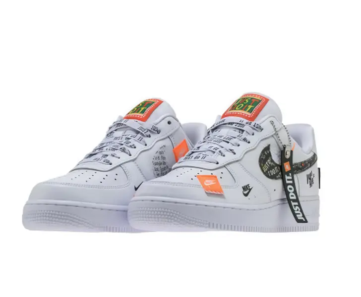 Unisex White Street‑Graffiti Print Low‑Top Casual Sneakers Classic Retro Flat Skate Shoes Multi‑Color Graphic Decal Upper Street Fashion Daily Walking Footwear