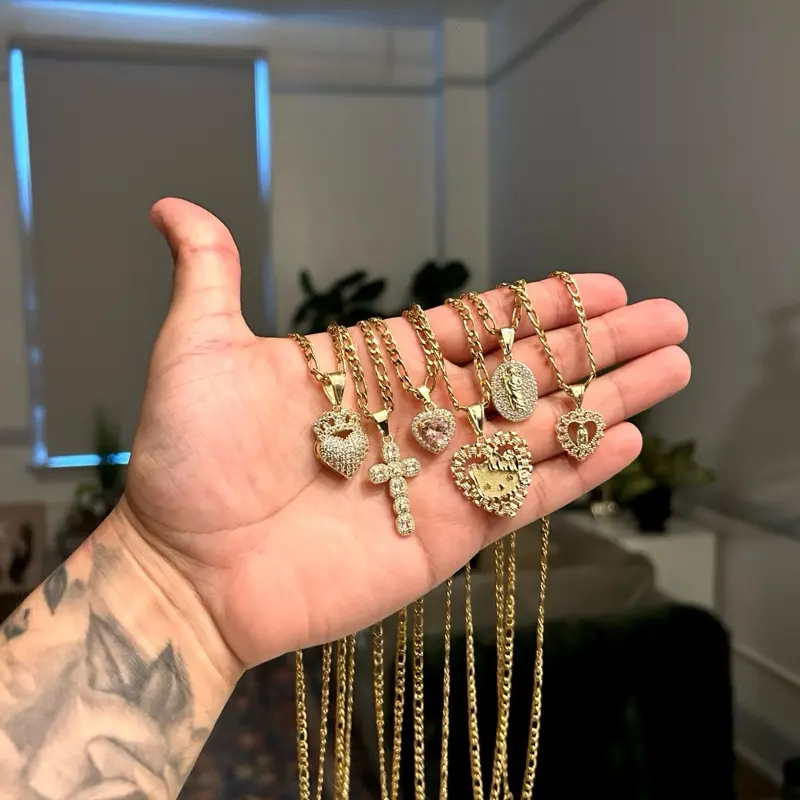 PICK NECKLACE ON LIVE