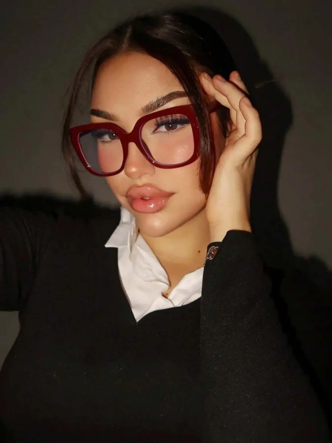 Women's Burgundy Square Frame Glasses, Vintage Plain Design, Clear Lens, Daily Wear Fashion Eyewear Accessory, Stylish Square Frames, Casual Eyeglasses, Polycarbonate Glasses, Vintage Style Glasses
