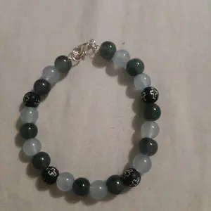 Cross glass bead wire bracelet