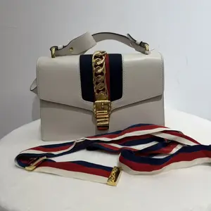 Pre-owned GUCCI Sylvie White Leather Web Strap Crossbody Bag | Chunky Gold Lock