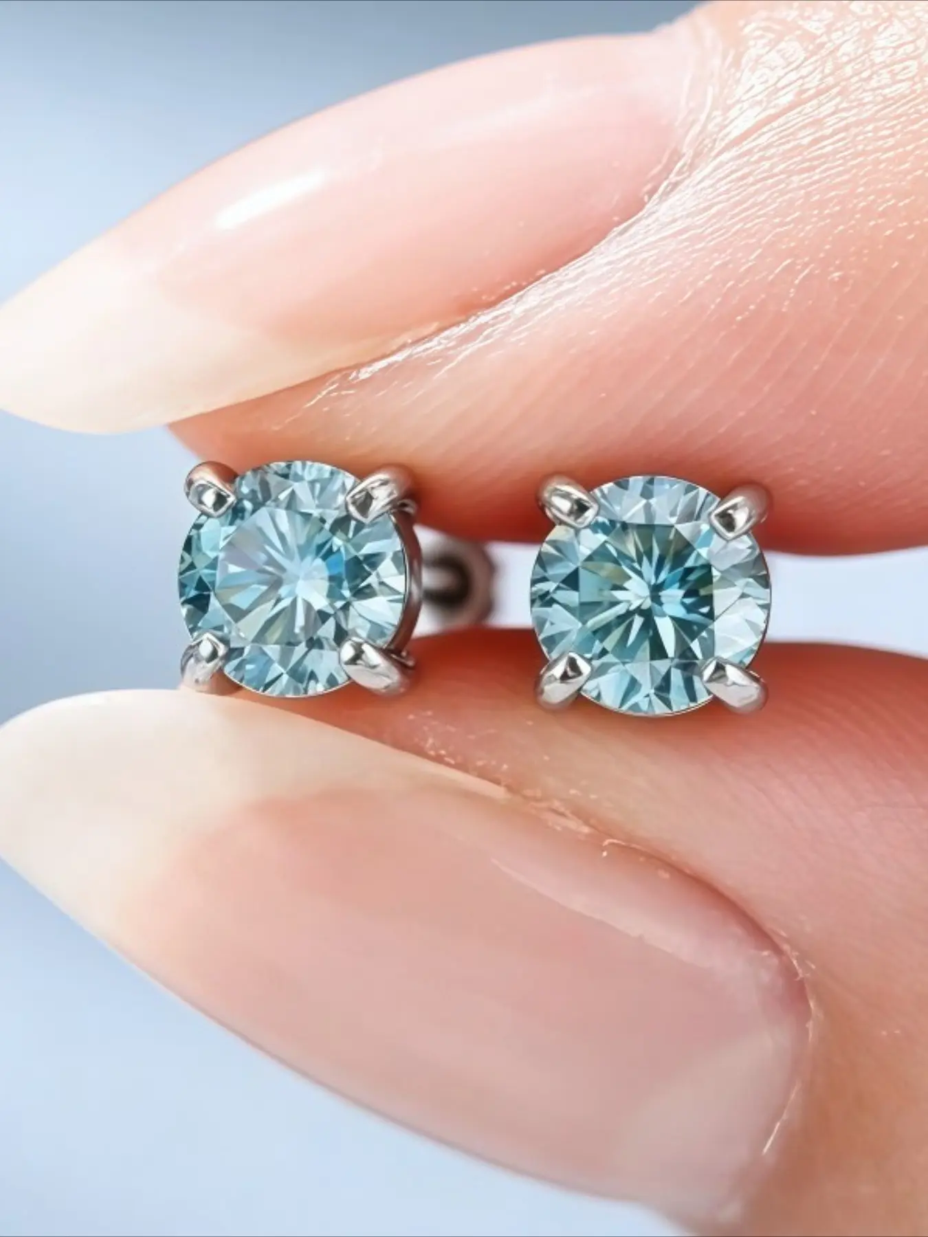 1pair 2.0 Carat Classic 4-Prong Light Blue Stainless Steel Synthetic Moissanite Studs Earrings, Fashionable Simple Luxury Synthetic Moissanite Jewelry for Different Occasions Suitable for Men and Women