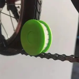 2pcs Portable Bike Chain Oiler Tool  Green PP Material, Durable - Ideal for All-Weather Use, Bike Maintenance Essentials