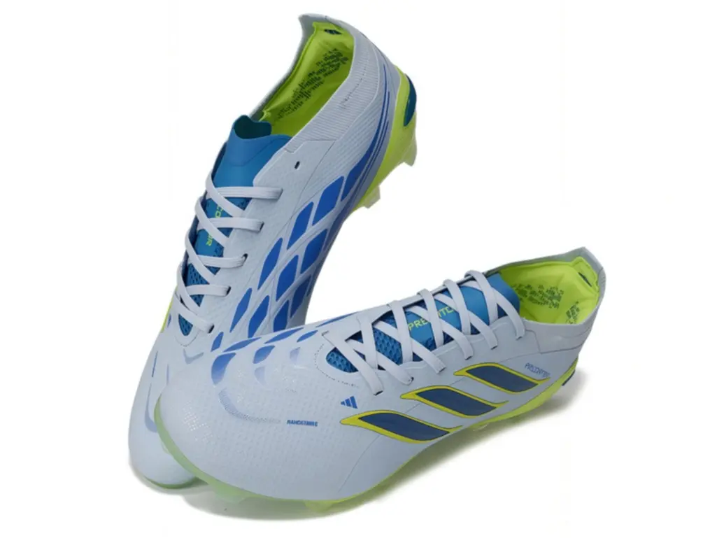 Textured diamond print upper for maximum grip while dribbling