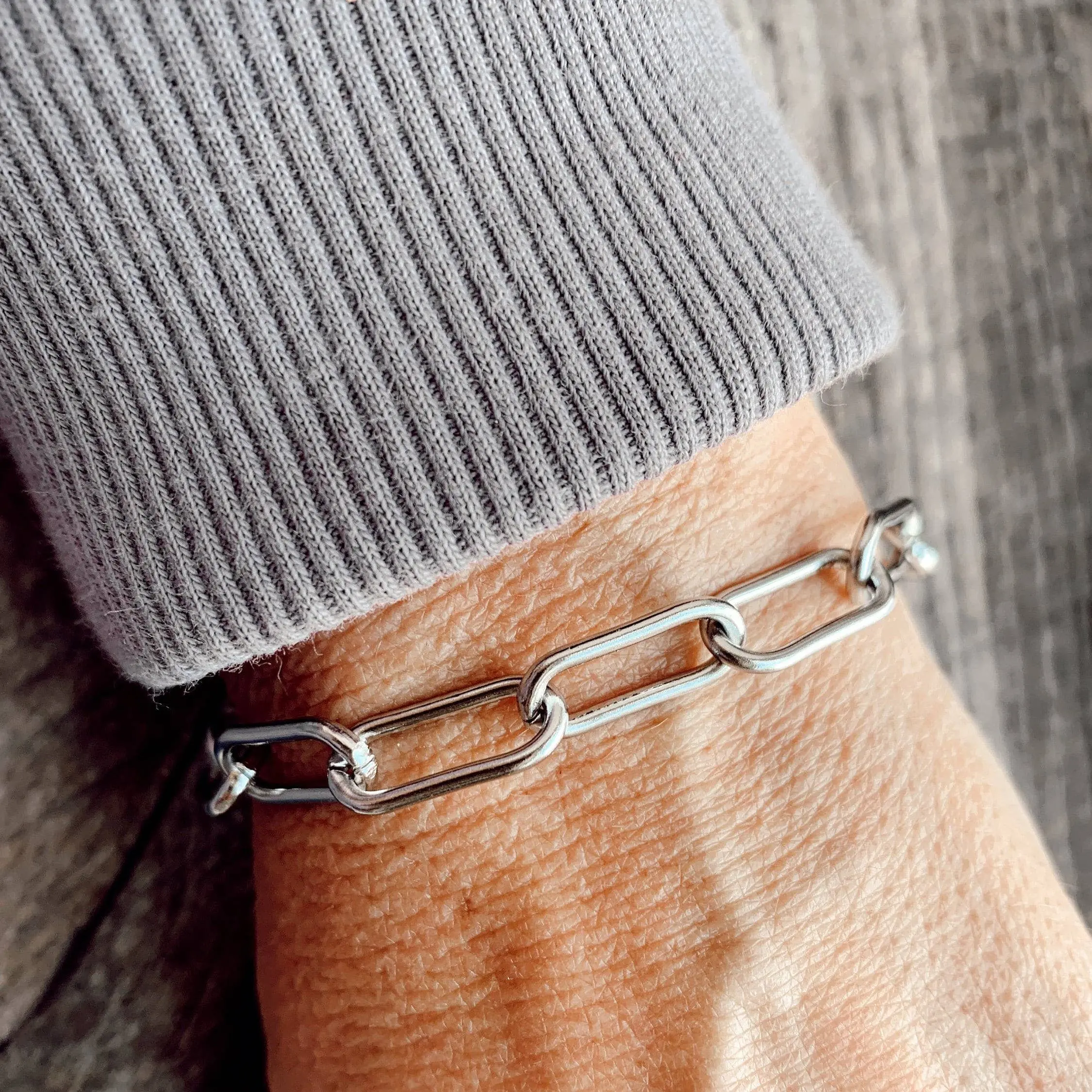 Women's 7-in Stainless Steel Paper Clip Chain Bracelet - Basic, Hypoallergenic, Minimalist with Clean Lines, Waterproof, Stackable, Modern Minimalism, Ideal for Everyday & Birthday Wear, Fashion Bangle