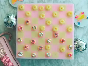 Colorful Donut Checker Set, Handmade Resin Board Game Gift, Creative Home Decor for Food Lovers, Unique Holiday Gift for Friends and Family