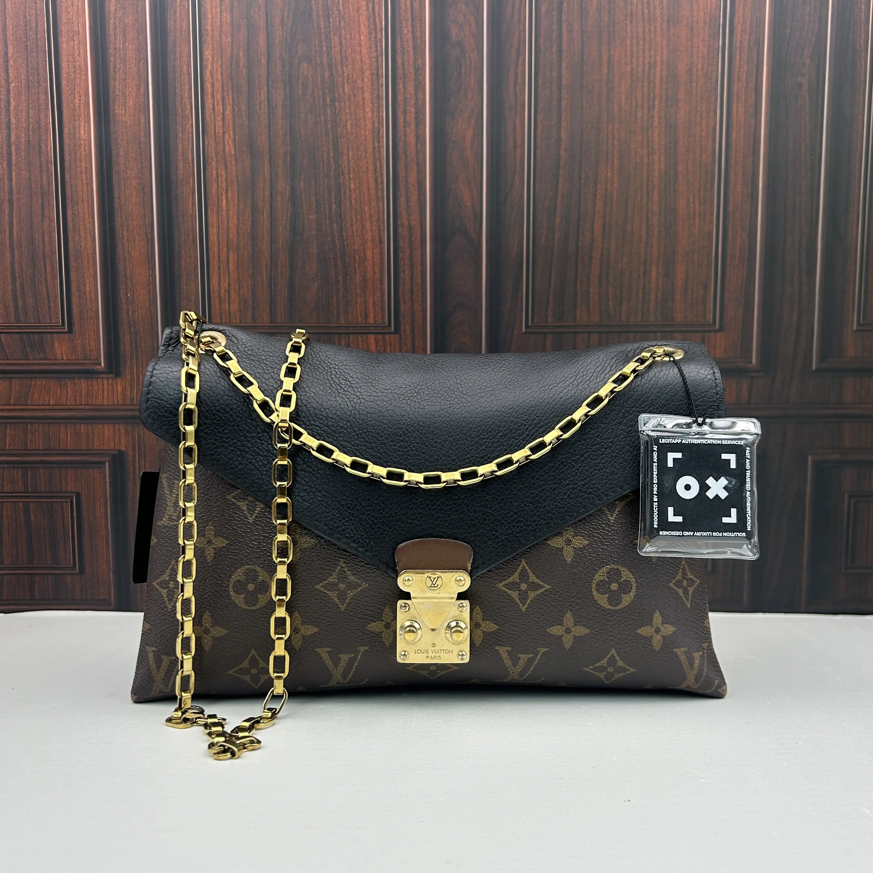 Pre-owned Louis Vuitton Pallas Chain Envelope Shoulder & Crossbody Bag 888