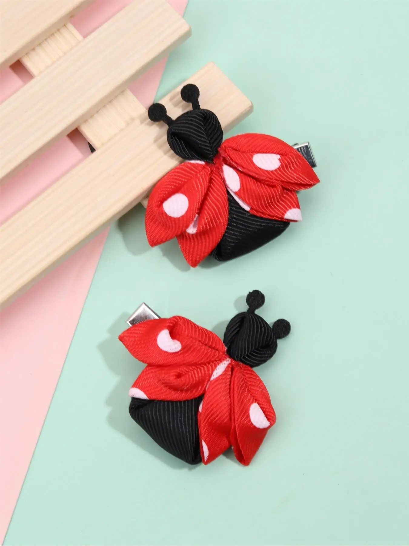 Cute Cartoon Ladybug Design Hair Clips, Fashionable Hair Accessories for Girls, Minimalist Headwear Suitable for Children Girls Daily Use