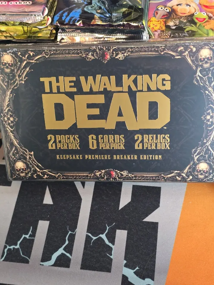 TWO RELICS! ! Keepsake The Walking Dead Holo Breaker Hobby Box - 2 relics!
