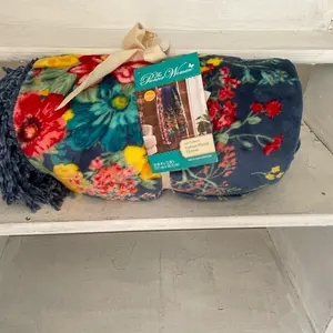 Pioneer woman throw.