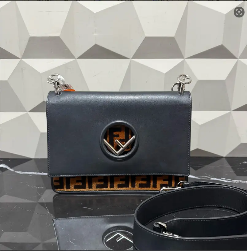 Pre-owned FENDI bag 0725