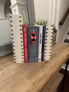 Polka Dot Bow Beaded Bookmark – Cute Beaded Book Accessory