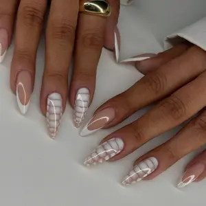 Manihaus Snowy Croc 3D Texture Snake Skin White French Tip Modern Trendy Almond Handmade Press On Nails