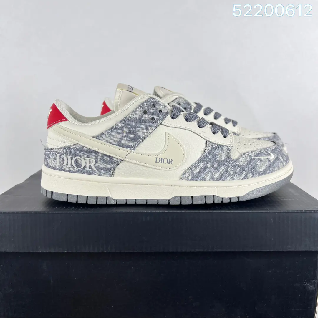 Off-white Light Blue Jacquard Fabric Leather Low Top Skate Shoes, Grey Sole Retro Casual Sneakers Unisex Trend Printed Footwear for Daily Street Wear
