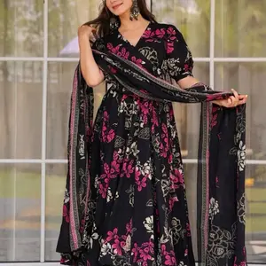 Organic EmboderyCasual Womenswear with Colorful Embroidery