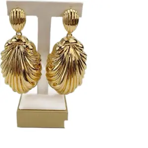 Fashion Hoop Earrings – Elegant & Trendy Gold Shell Design for Women's Accessory