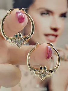 A pair of Celtic heart-shaped hypoallergenic earrings are suitable for daily wear, vacation dates, and other occasions, and are also a surprising and exquisite small gift, Versatile Earrings, Dainty Fashion Jewelry