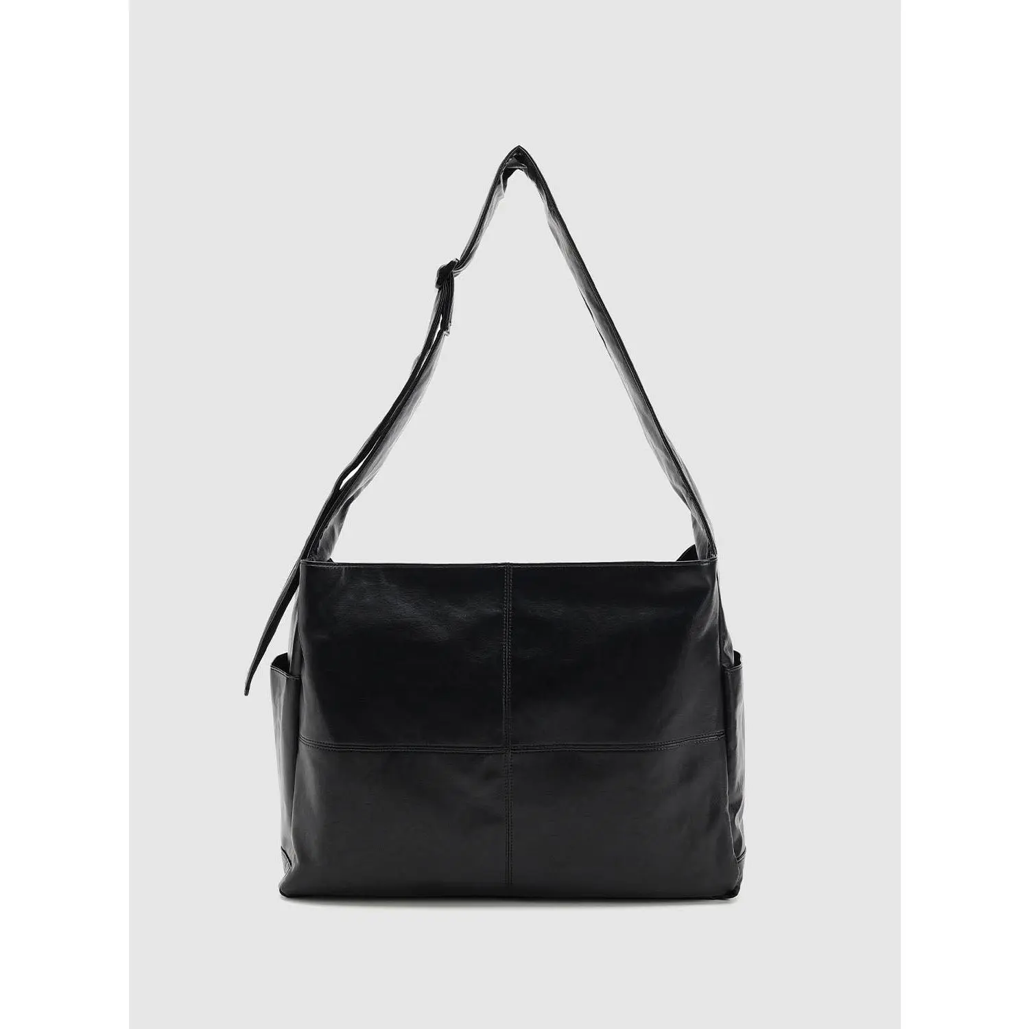 URBAN REVIVO 2026 Spring Men's Minimalist Commuter Crossbody Messenger Bag - Large Capacity, Artificial Leather, Commute-Ready, with Crossbody Straps, UAMB60002, Commuter Crossbody Bag