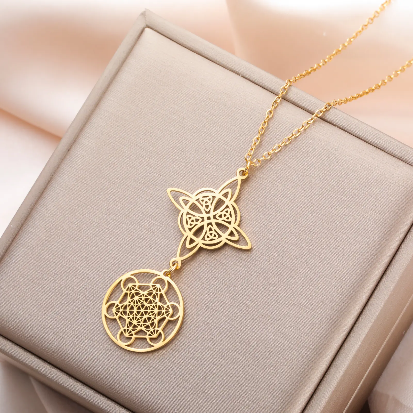 Cazador Trinity Triquetra Witch Knot Archangel Metatron Cube Pendents for Women Stainless Steel Jewelry Amulet Necklaces Gift